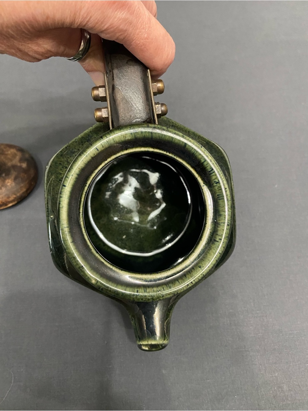 VTG Japanese Stoneware Teapot Green Speckled Glaze Wooden Handle Brass Fittings - Picture 5 of 17
